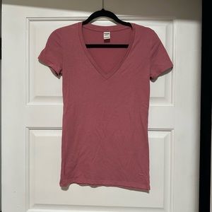 v-neck tee